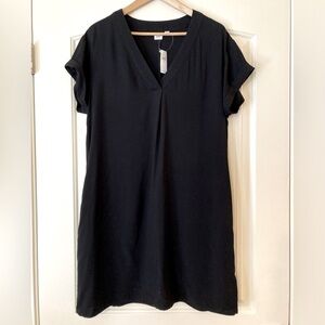 NWT Black tunic dress from Gap — with pockets! Never worn.